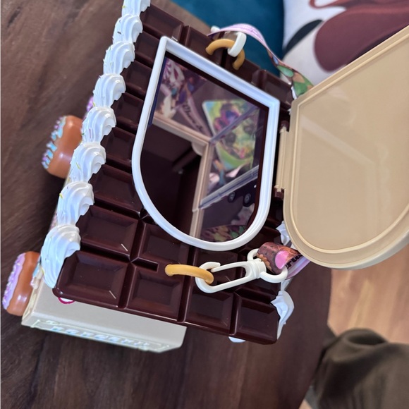 Tokyo Disney Popcorn Cart. Fun and unique dessert themed carrier - Picture 4 of 4